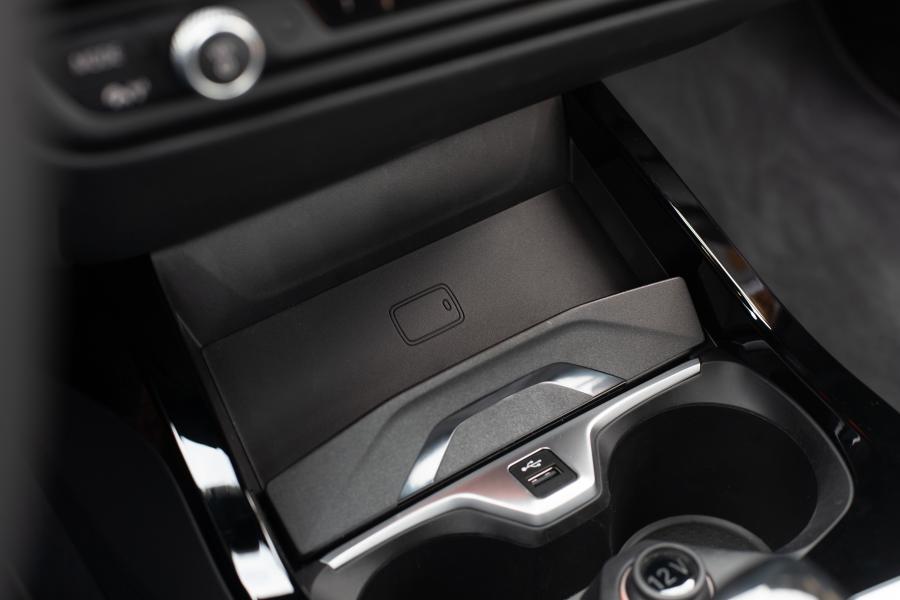 Детали интерьера BMW 118i Luxury Line (F40) 2019 года  (WW) (фото 33 из 40)